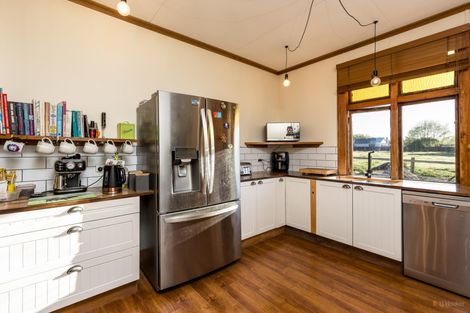 Photo of property in 19 Mount John Road, Waimate, 7977