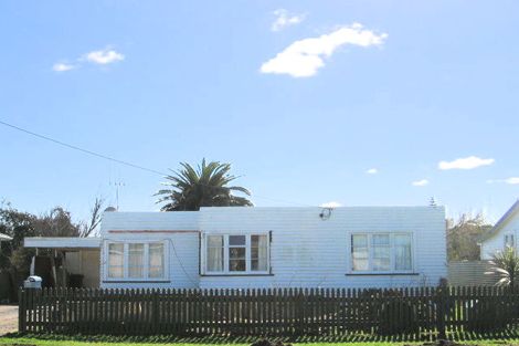 Photo of property in 13 Pratt Avenue, Foxton Beach, Foxton, 4815
