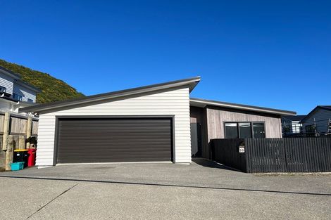 Photo of property in 35 Farnworth Terrace, Glenside, Wellington, 6037