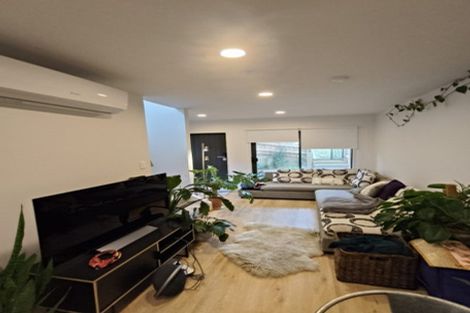 Photo of property in 1/9 Donovan Avenue, Massey, Auckland, 0614