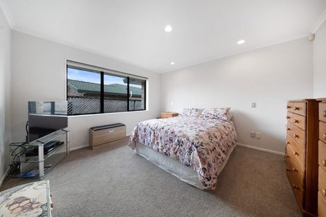 Photo of property in 26 Carriage Close, Northpark, Auckland, 2013