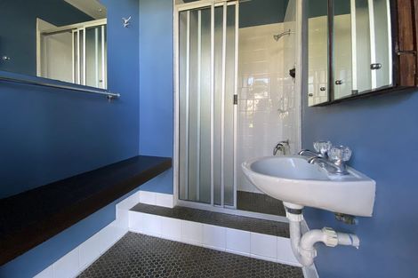 Photo of property in 18 Burford Place, Mellons Bay, Auckland, 2014