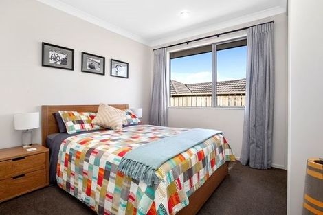 Photo of property in 105 Bing Lucas Drive, Tawa, Wellington, 5028