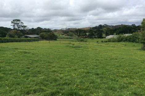 Photo of property in 87 Tawa Road, Kumeu, 0891