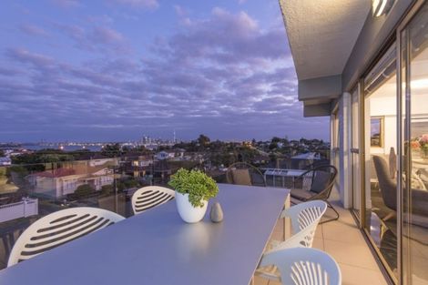 Photo of property in 5/6 Bruce Street, Northcote Point, Auckland, 0627