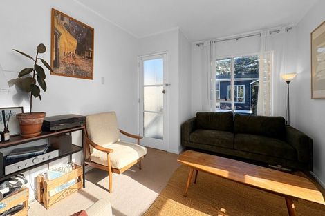 Photo of property in 4/218 Onepu Road, Lyall Bay, Wellington, 6022