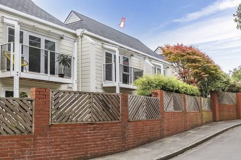 Photo of property in 15 Lawson Place, Mount Victoria, Wellington, 6011
