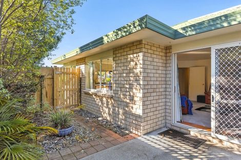 Photo of property in 27 Villa Grove, Paraparaumu, 5032