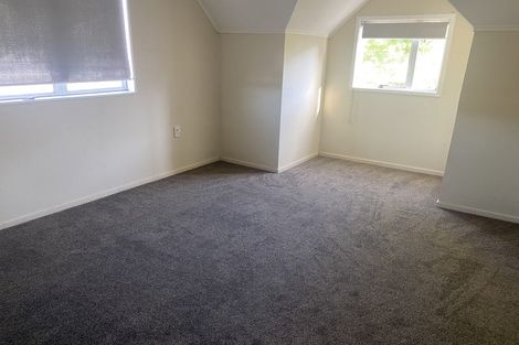 Photo of property in 2/15 Lambrown Drive, Totara Vale, Auckland, 0629