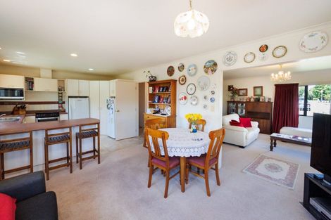 Photo of property in 7 Jasmine Place, Fitzherbert, Palmerston North, 4410