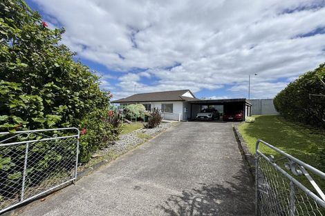 Photo of property in 14 Wren Place, Unsworth Heights, Auckland, 0632
