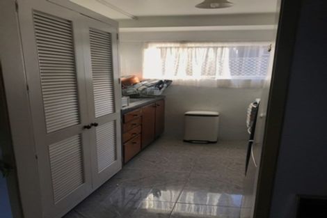 Photo of property in 18 Cheryl Place, Hillcrest, Auckland, 0627