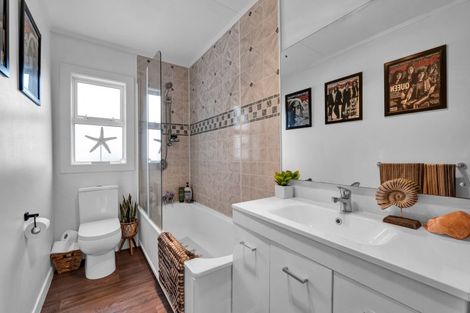 Photo of property in 19 Rosalind Street, Stratford, 4332