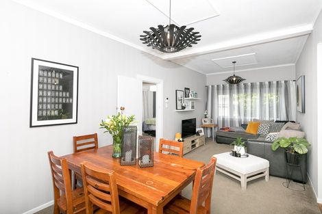 Photo of property in 23 Oxford Street, Fairfield, Hamilton, 3214