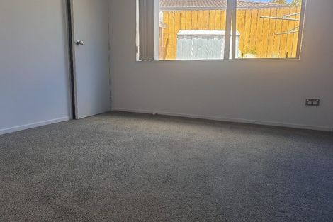 Photo of property in 18 Plumstead Rise, Glen Eden, Auckland, 0602