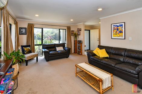 Photo of property in 204 Wattle Farm Road, Wattle Downs, Auckland, 2103