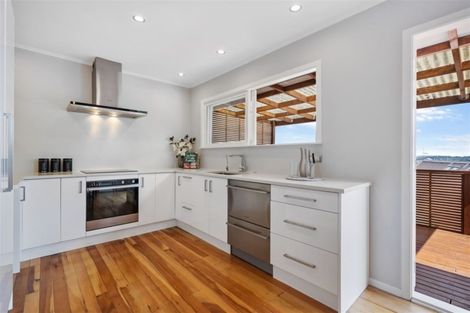 Photo of property in 968 East Coast Road, Northcross, Auckland, 0632