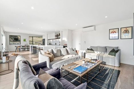 Photo of property in 33 Kirimoko Crescent, Wanaka, 9305