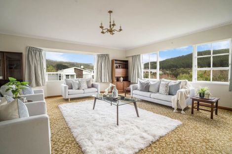 Photo of property in 2 Florio Terrace, Tawa, Wellington, 5028