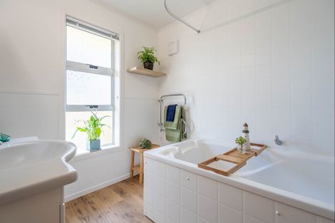 Photo of property in 67 Queens Road, Waikanae Beach, Waikanae, 5036