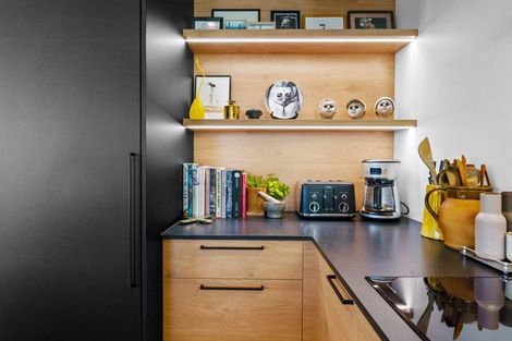 Photo of property in 37a Parr Terrace, Castor Bay, Auckland, 0620