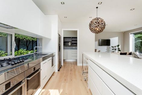 Photo of property in 223a Hurstmere Road, Takapuna, Auckland, 0622