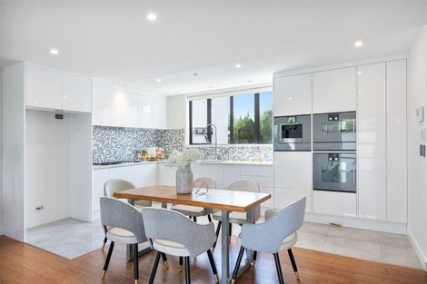 Photo of property in 54 Omahu Road, Greenlane, Auckland, 1051