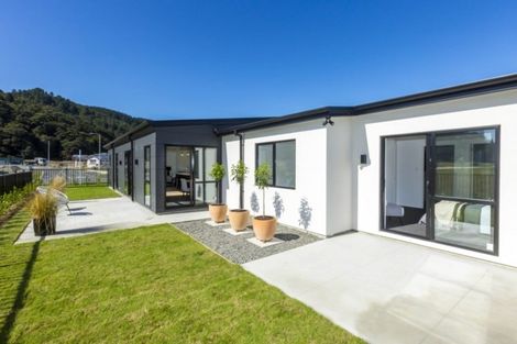 Photo of property in 10 Buddle Road, Wallaceville, Upper Hutt, 5018