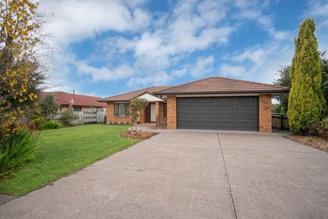 Photo of property in 143 Summerhill Drive, Fitzherbert, Palmerston North, 4410