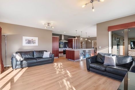 Photo of property in 16 Heathridge Place, Lincoln, 7608