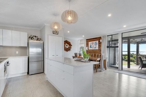Photo of property in 2 Karaka Road, Kawakawa Bay, Papakura, 2585