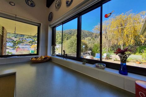 Photo of property in 5 Seaview Crescent, Picton, 7220