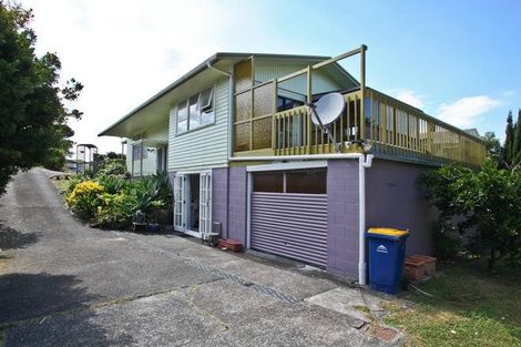 Photo of property in 35 Easton Park Parade, Glenfield, Auckland, 0629