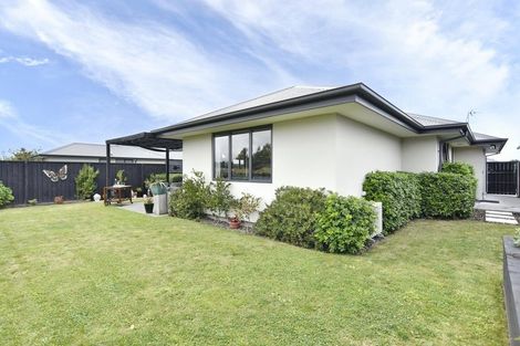 Photo of property in 2 Stratford (pvt) Way, Rangiora, 7400