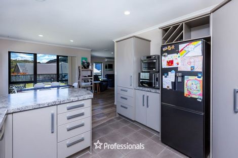 Photo of property in 9 Percy Kinsman Crescent, Riverstone Terraces, Upper Hutt, 5018