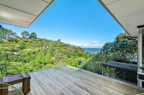 Photo of property in 9 Herrings Cove Place, Titirangi, Auckland, 0604