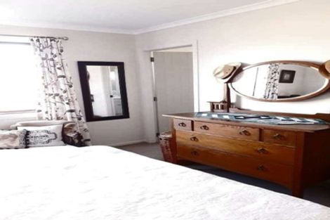 Photo of property in 42 Feist Street, Carterton, 5713