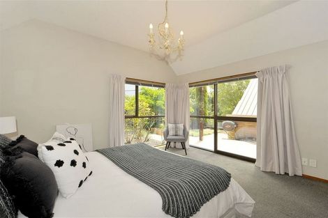 Photo of property in 10 Indira Lane, Cashmere, Christchurch, 8022