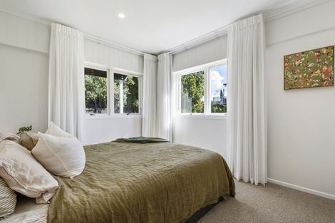Photo of property in 3 Council Terrace, Northcote Point, Auckland, 0627