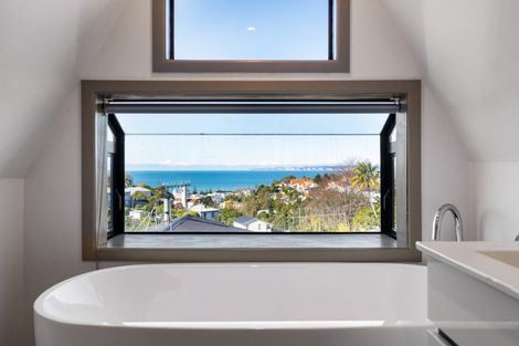 Photo of property in 6 Fitzroy Road, Bluff Hill, Napier, 4110