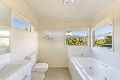 Photo of property in 33 Veale Road, Frankleigh Park, New Plymouth, 4371