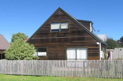 Photo of property in 5 Caspian Close, New Lynn, Auckland, 0600