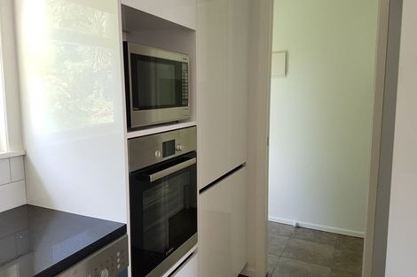 Photo of property in 186 Sunnynook Road, Totara Vale, Auckland, 0627