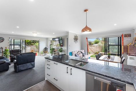 Photo of property in 1 Kikorangi Way, Paraparaumu, 5032