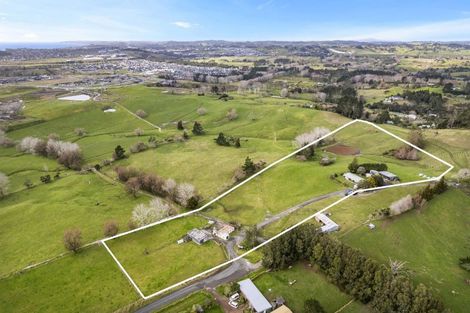 Photo of property in 107 Cemetery Road, Wainui, 0992