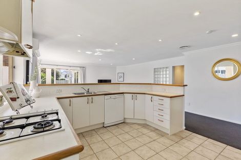 Photo of property in 9 Yarlside Place, Northpark, Auckland, 2013