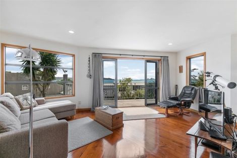 Photo of property in 66 Spinnaker Drive, Te Atatu Peninsula, Auckland, 0610