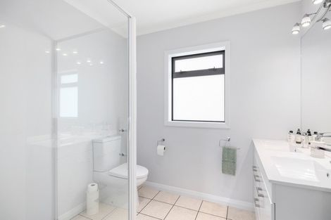 Photo of property in 1 Holcombrooke Lane, Welcome Bay, Tauranga, 3175