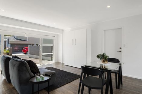 Photo of property in 2/26 Manly Esplanade, Browns Bay, Auckland, 0630