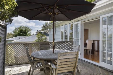 Photo of property in 2/24 Selwyn Crescent, Forrest Hill, Auckland, 0620